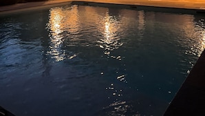 حمّام سباحة خارجي، حمّام سباحة مُدفَّأ