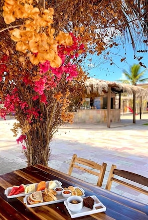 Café da manhã com buffet grátis todos os dias