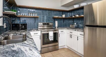 Entire Home with Full Kitchen in Norcross