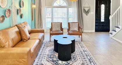 Charming Norcross Townhouse! Quiet & Convenient Stay