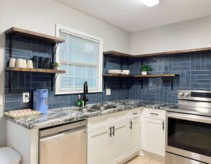 Fridge, microwave, oven, stovetop - Charming Norcross Townhouse! Quiet & Convenient Stay (Norcross)