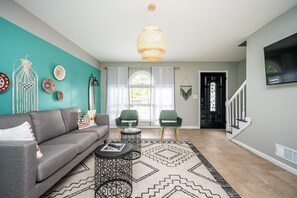 Televisión y oficina 