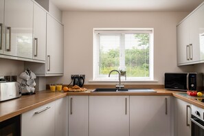 Cottage | Interior - Apartment 3 (Holyhead)