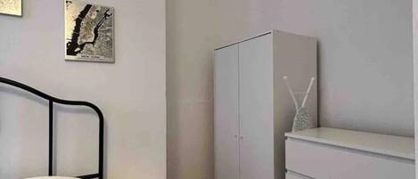 2 Schlafzimmer, Schreibtisch, Bügeleisen/Bügelbrett, kostenloses WLAN