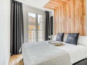 Two-Bedroom Apartment with Balcony | Individually decorated, desk, laptop workspace, free WiFi - Limehome Haro Calle de la Vega (Haro)