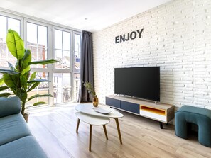 Departamento (limehome Haro | One-Bedroom Apartment) | Área de sala de estar | Smart TV 