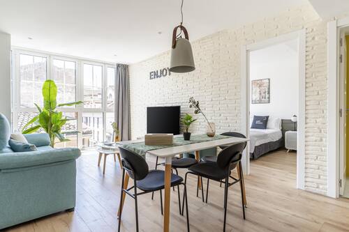 Apartment (limehome Haro | One-Bedroom Apartment) | Wohnbereich | Smart-TV