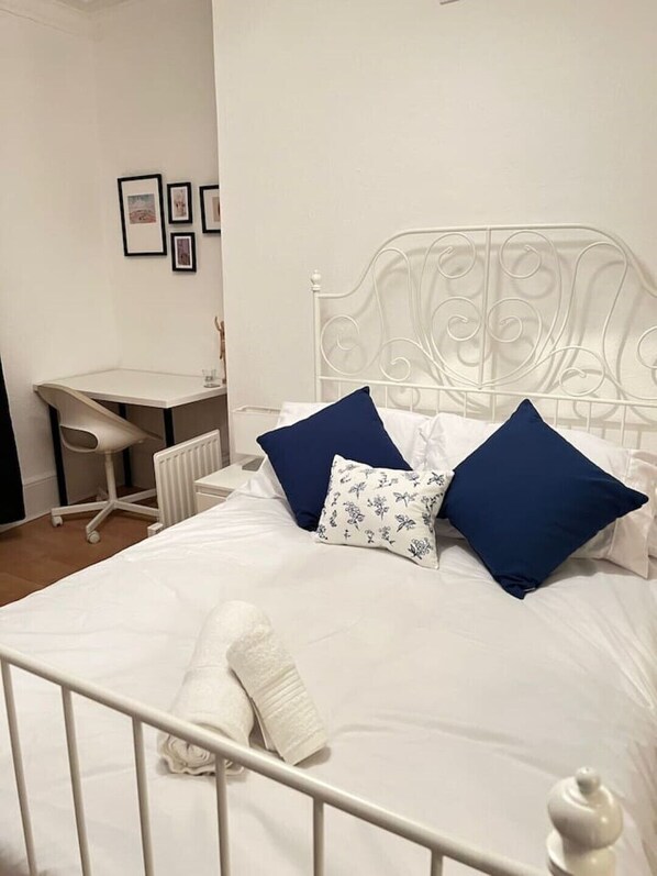 2 bedrooms, desk, iron/ironing board, free WiFi