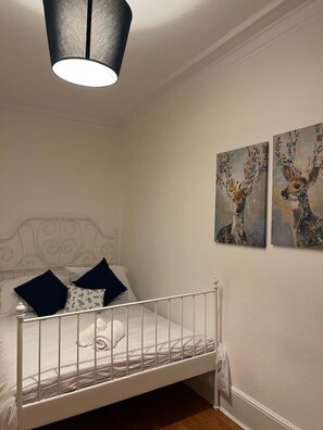 2 Schlafzimmer, Schreibtisch, Bügeleisen/Bügelbrett, kostenloses WLAN