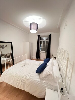 2 Schlafzimmer, Schreibtisch, Bügeleisen/Bügelbrett, kostenloses WLAN