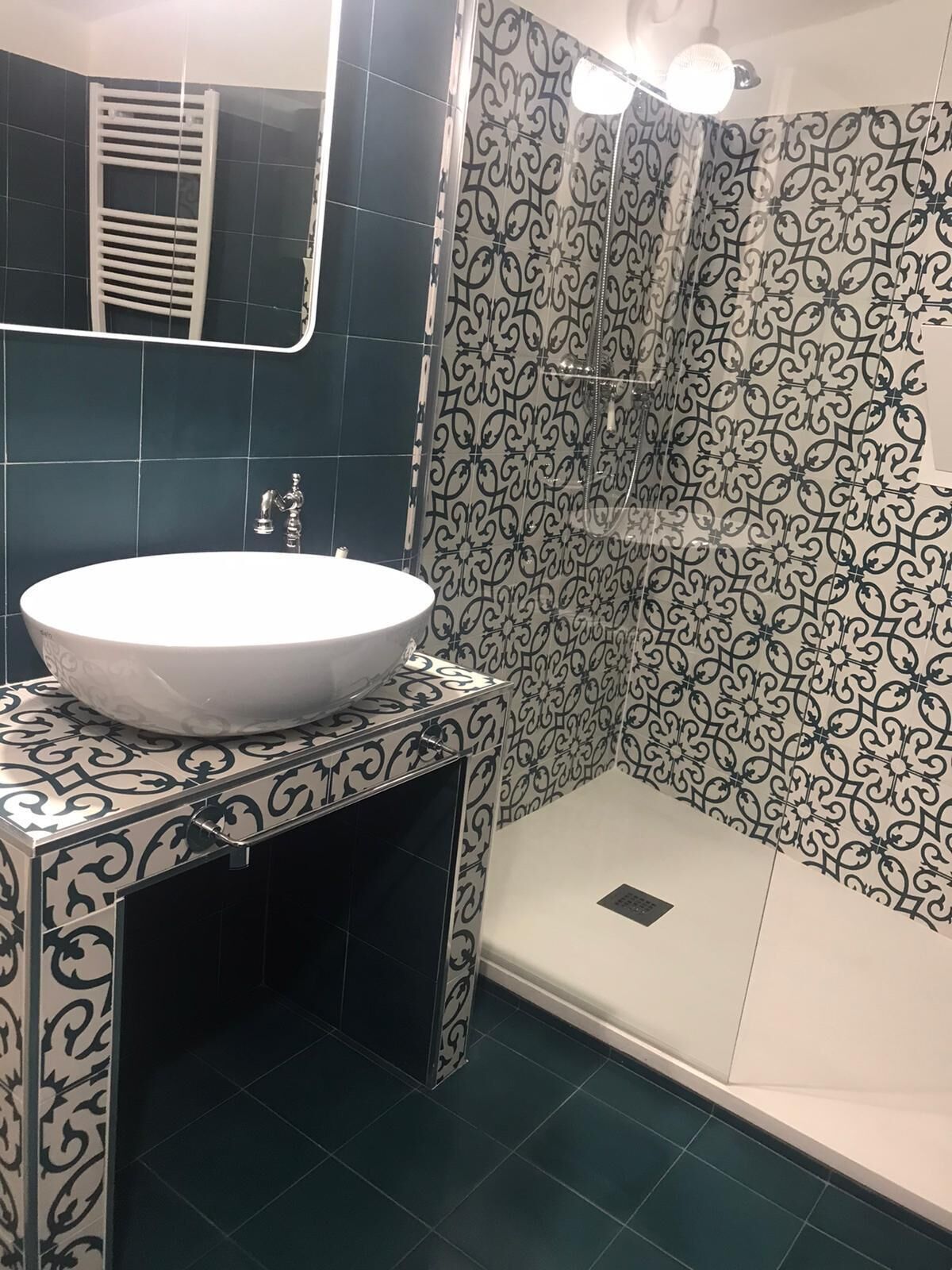 Dusche, Haartrockner, Bidet, Handtücher