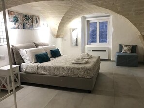 1 chambre, lit parapluie, Wi-Fi gratuit, draps fournis
