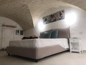 1 chambre, lit parapluie, Wi-Fi gratuit, draps fournis