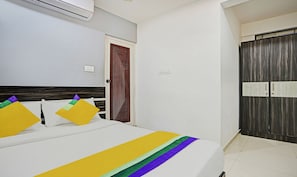 Economy Room | Iron/ironing board - Itsy Hotels Purple Suites (Bengaluru)