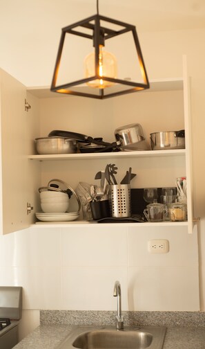 Fridge, oven, stovetop, coffee/tea maker