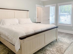 4 bedrooms, free WiFi, bed sheets - Wind Down Pool Side in your Private Oasis at Ava Mae Cottage (St. Simons Island)