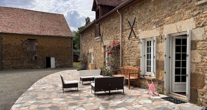 Charming house 14 pers - private pool & barn