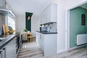 冰箱、微波炉、烤箱、高脚椅