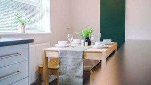 Unclassified image, 5 of 69, button - Cheerful 3 bedroom home with parking near Chester (Saughall)
