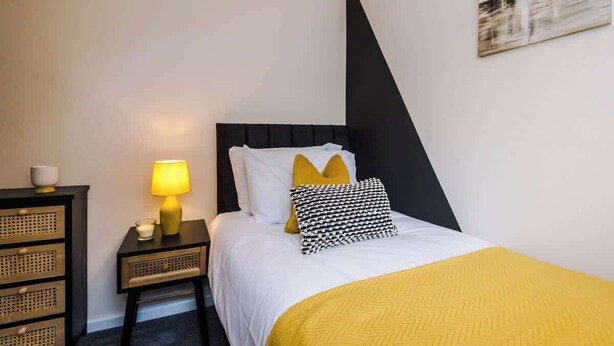Unclassified image, 1 of 69, button - Cheerful 3 bedroom home with parking near Chester (Saughall)