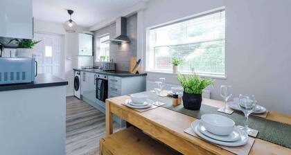 Cheerful 3 bedroom home with parking near Chester