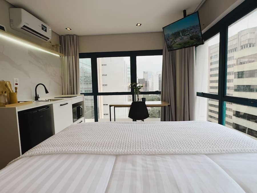 Deluxe Studio Suite | Desk, blackout drapes, travel crib, free WiFi