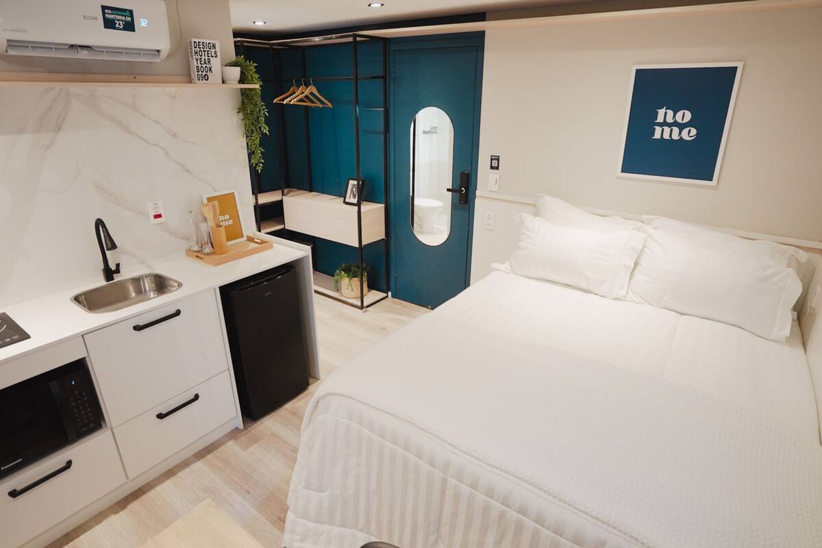 Studio Superior | Meja kerja, tirai kedap cahaya, tempat tidur bayi, dan Wi-Fi gratis