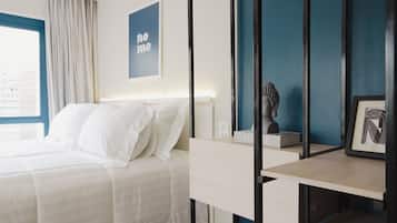 Deluxe Studio Suite | Desk, blackout drapes, travel crib, free WiFi