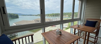 #322 Pointe - 2 Bedroom Lakefront Condo at Mariners SML