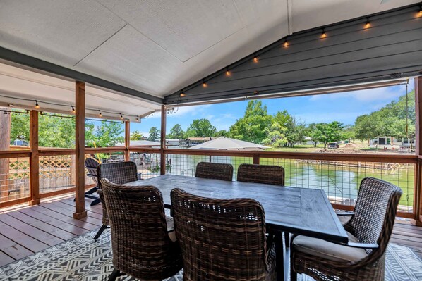 Outdoor dining