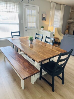 Dining - San Antonio cozy get away near Sea World, Lackland, Six Flags (San Antonio)