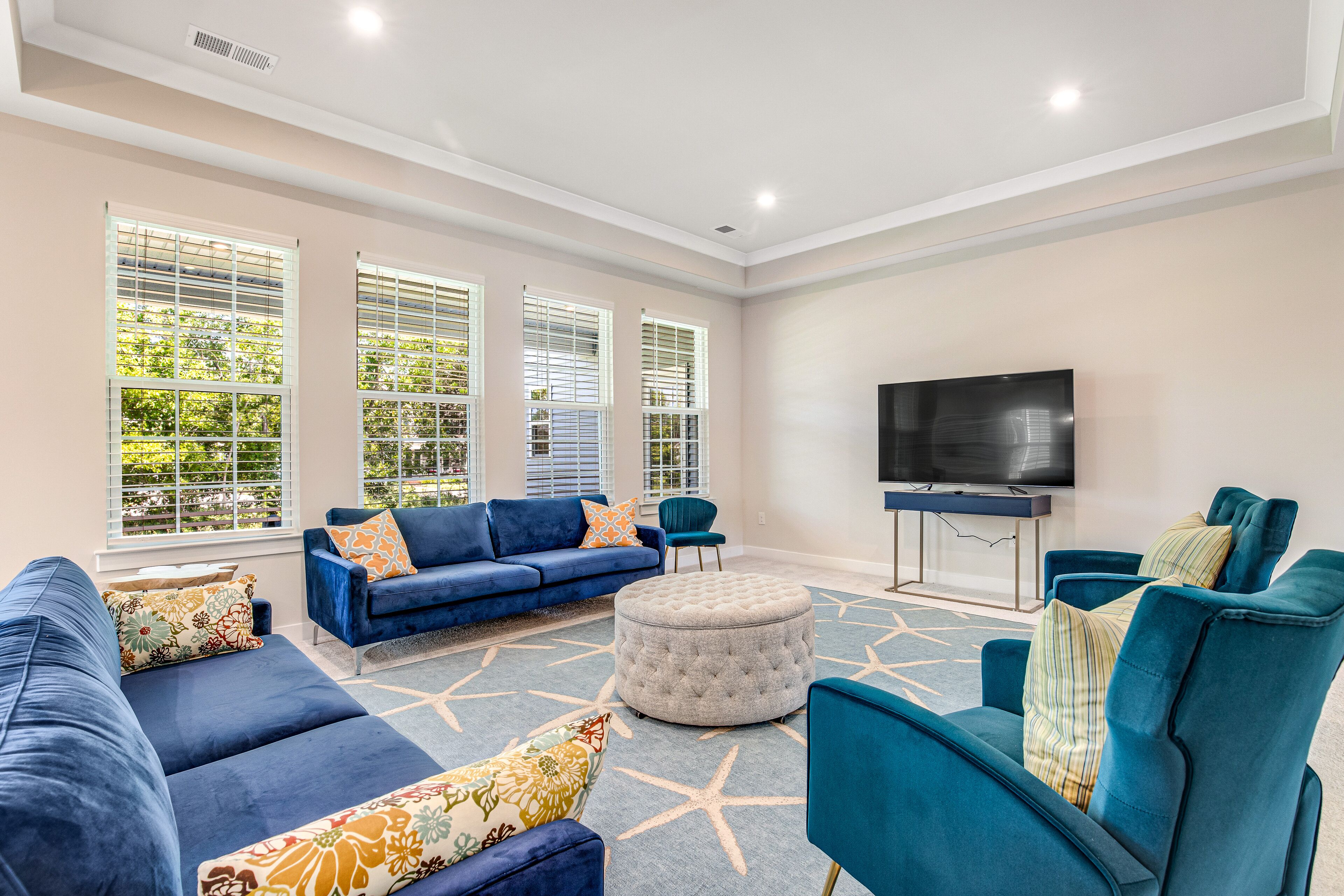 Beach retreat home with covered patio, W/D, fast WiFi, and central AC