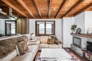 Télévision, cheminée