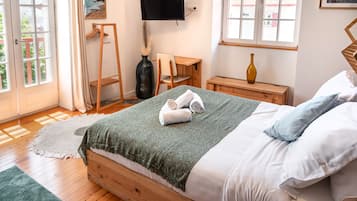 Chambre Double Madeleine/ Joseph | Free WiFi, bed sheets