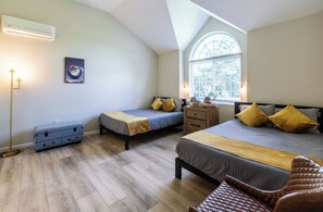 5 soverom, strykejern/-brett og reiseseng for barn