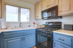 Køleskab, mikrobølgeovn, ovn, kogeplade