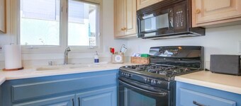 Mindful Cottage with peek Ocean Views