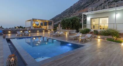 New Villa with heated Pool, BBQ & Kids Playground