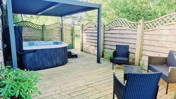 Superior Cottage, Private Bathroom | Outdoor spa tub