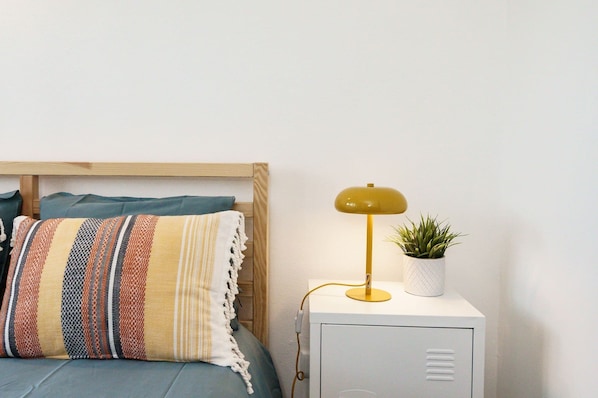 1 habitación, tabla de planchar con plancha, wifi gratis y ropa de cama 