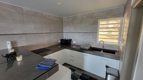 Apartment | Private kitchen | Mini-fridge, microwave, stovetop, coffee/tea maker