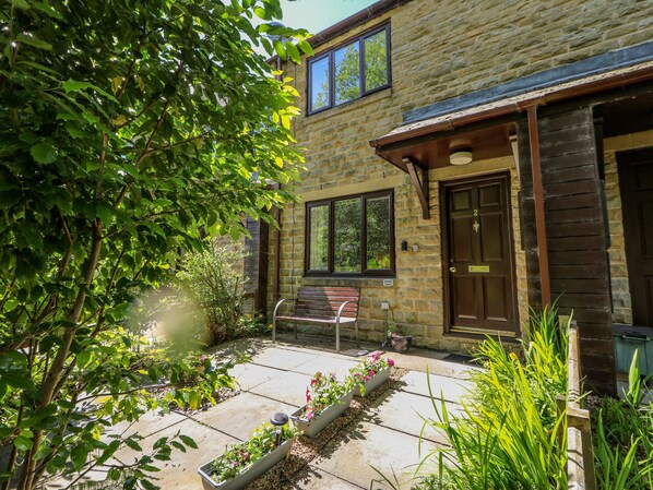 المنطقة المحيطة بالمنشأة