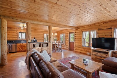 Rustic Retreat - 3 Resorts within 15 Miles