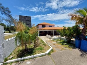 Pintu masuk properti