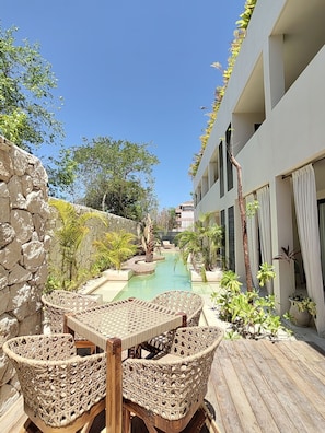 2 piscinas al aire libre, tumbonas