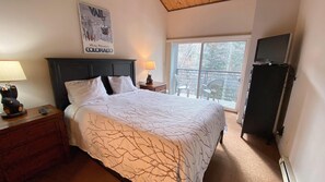 公寓客房, 多張床 (#310 Vail International) | 3 間臥室、熨斗/熨衣板、床單