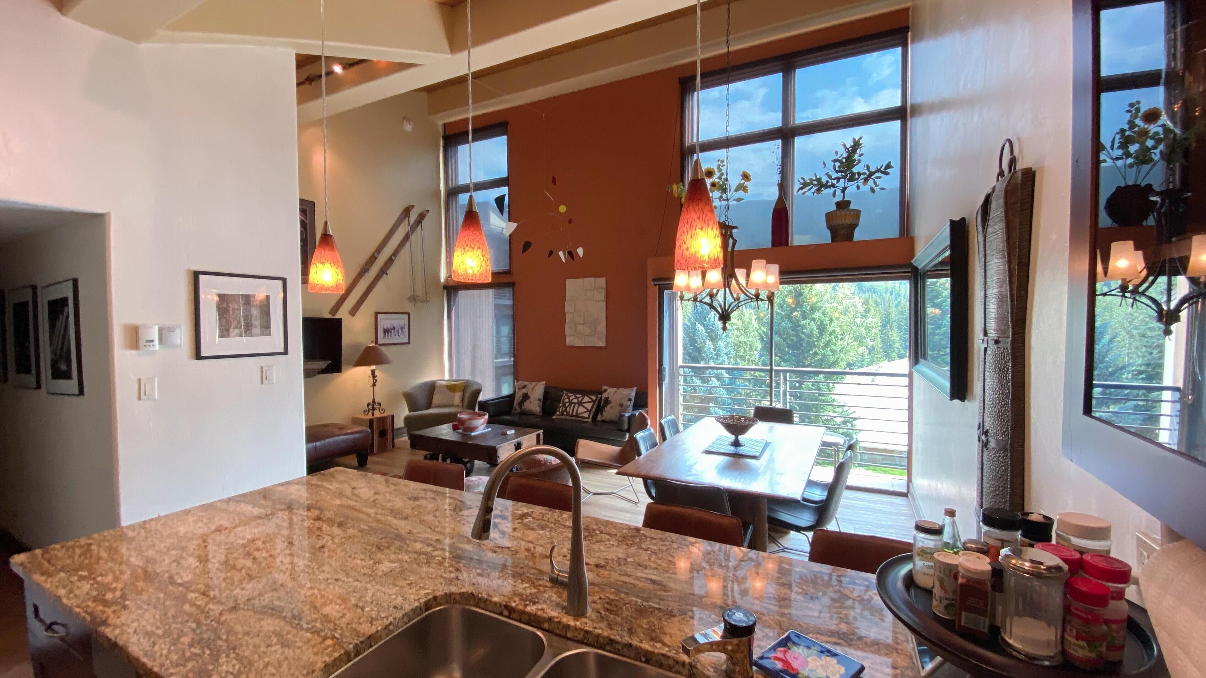 公寓式客房, 多张床, 山景 (#407 Vail International) | 客厅