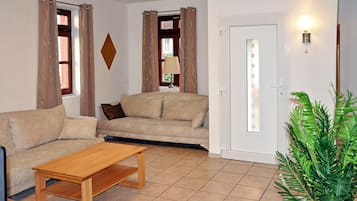 Fernseher, Bücher, Stereoanlage