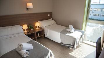 Bureau, chambres insonorisées, Wi-Fi gratuit, draps fournis