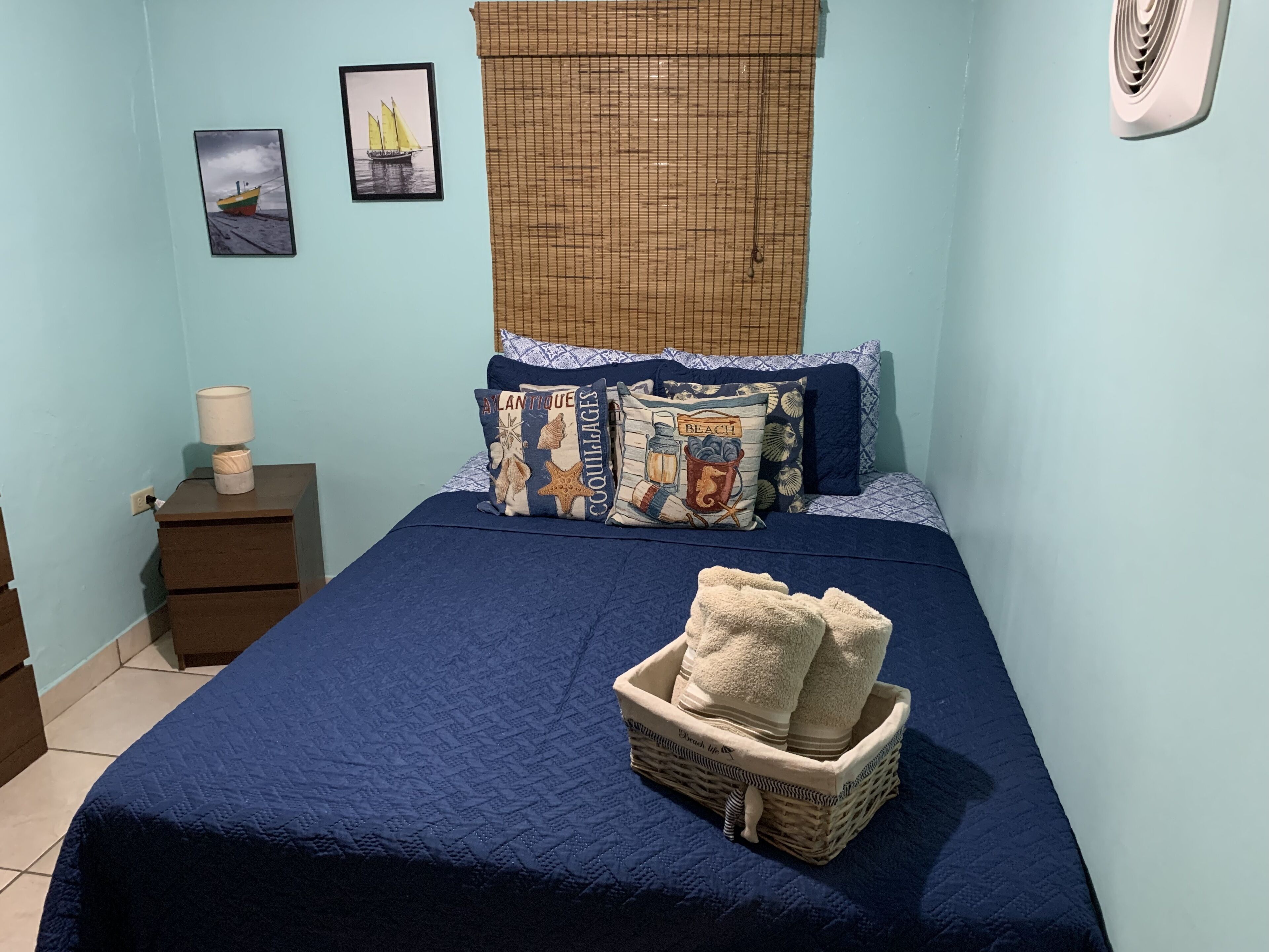 Royal Apartment | Free WiFi, bed sheets